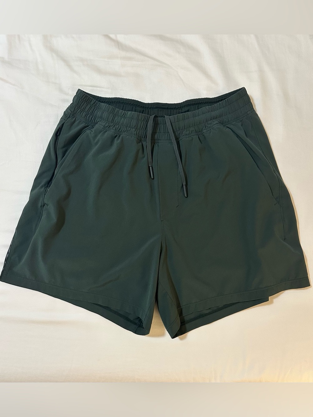 Lululemon Men’s Medium Green Lined Pace Breaker 5” Shorts